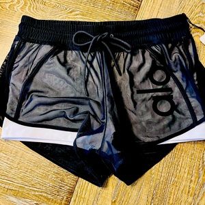 ALO YOGA 🤍NWT🖤 **BRAND NEW** Black Mesh Ambience Shorts.